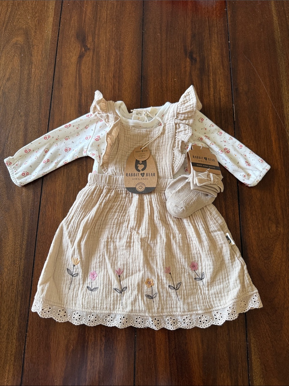 NWT Rabbit & Bear Organic Cream Floral Embroidered Ruffle Dress Set‎ 0-3M